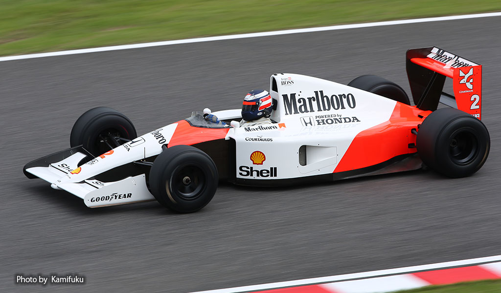 2015年 F1日本グランプリにデモランが行われ、ゲルハルト・ベルガーがドライブしたマクラーレンMP4-6の画像